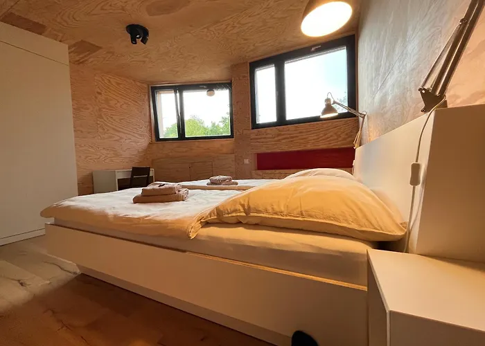 Grosse Wohnung Mit Loggia