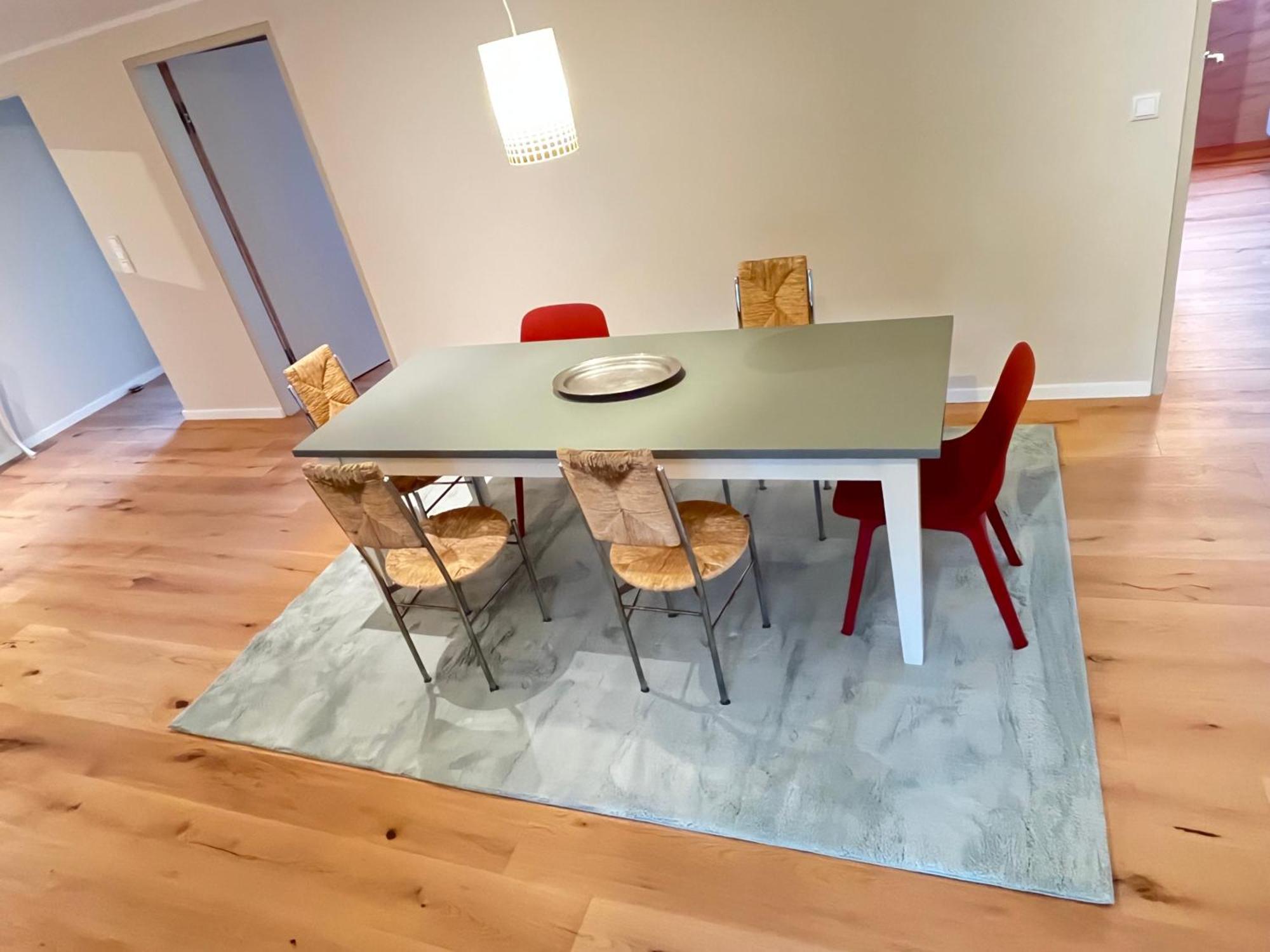 Grosse Mit Loggia Appartement