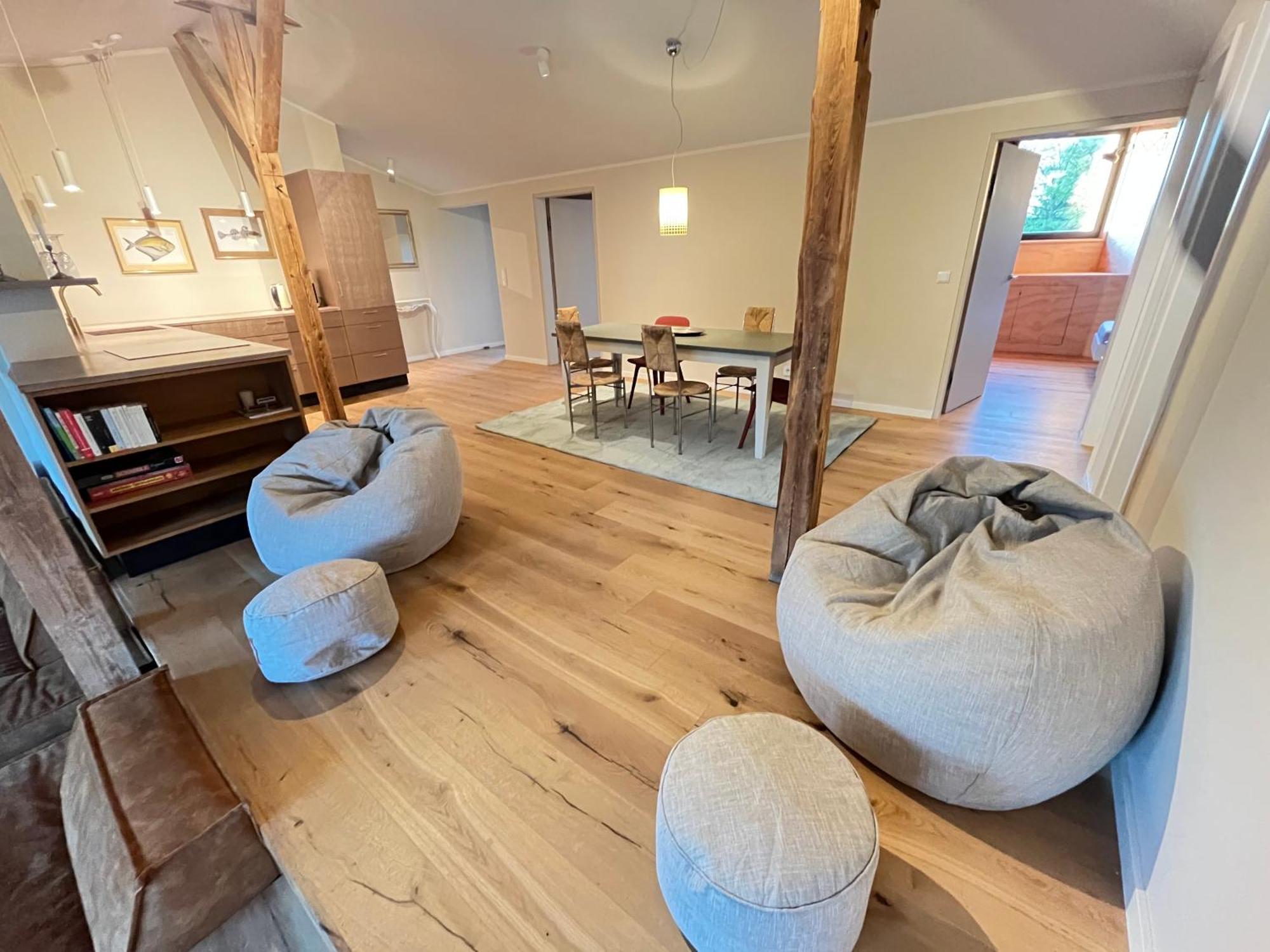 Grosse Mit Loggia Apartment